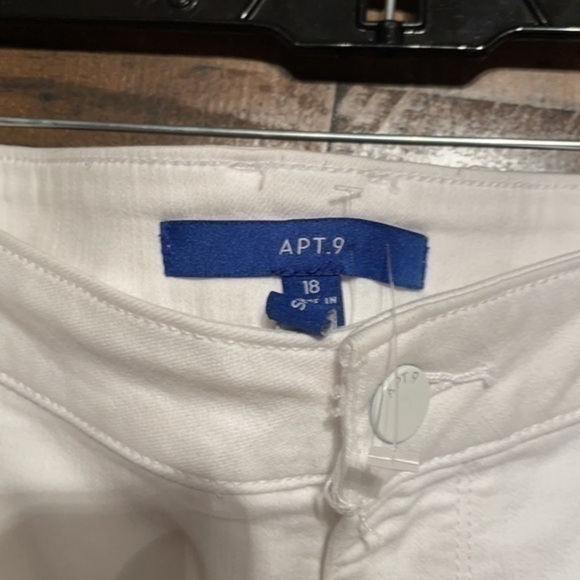 Apt. 9 White denim rolled up shorts high  rise  size 18 - Picture 8 of 9